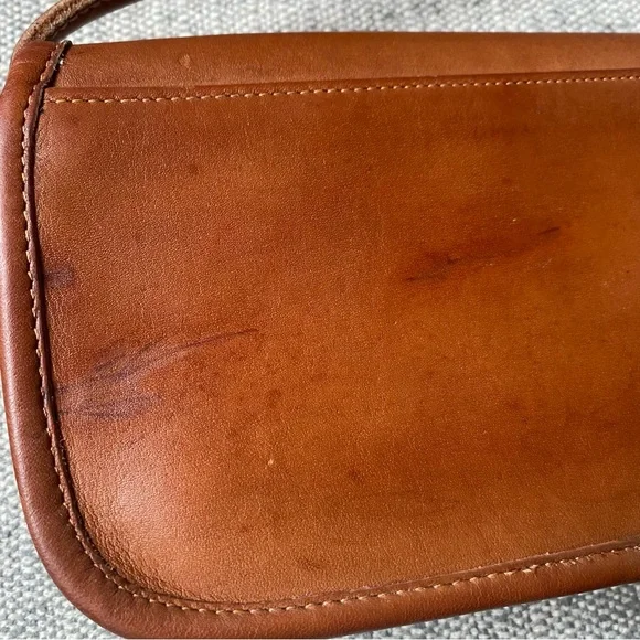❌sold❌Coach Vintage Early NYC Dinky British Tan Crossbody Brown Turn Lock - Picture 7 of 8
